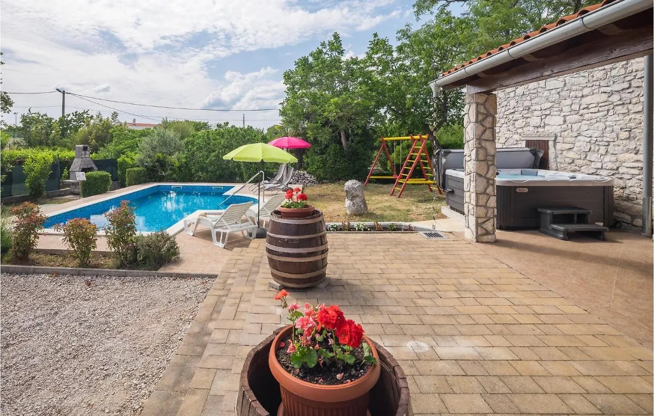 Amazing Home In Erzisce With Jacuzzi Nedescina 0*,