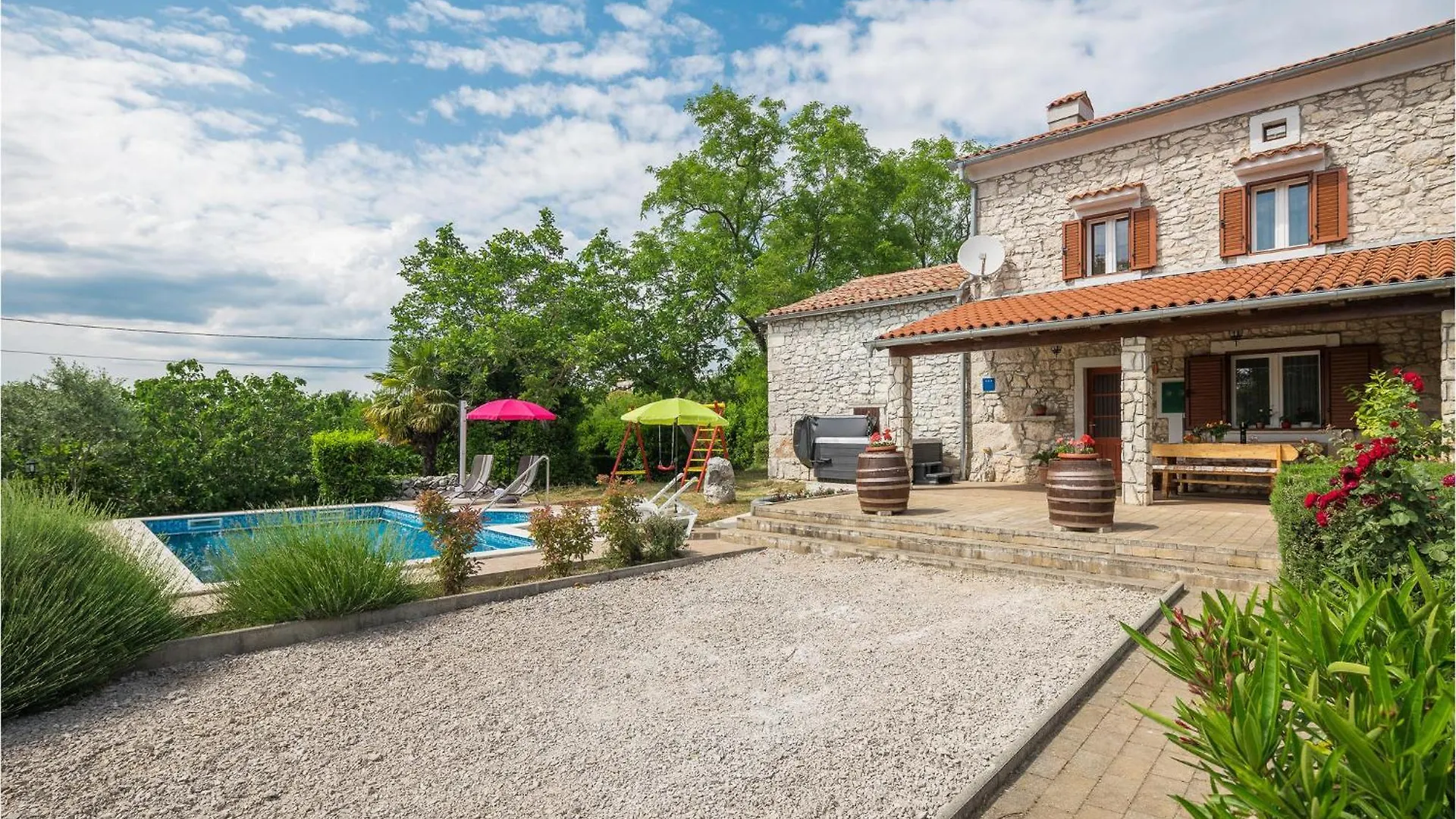 بيت للعطل Amazing Home In Erzisce With Jacuzzi Nedeščina كرواتيا