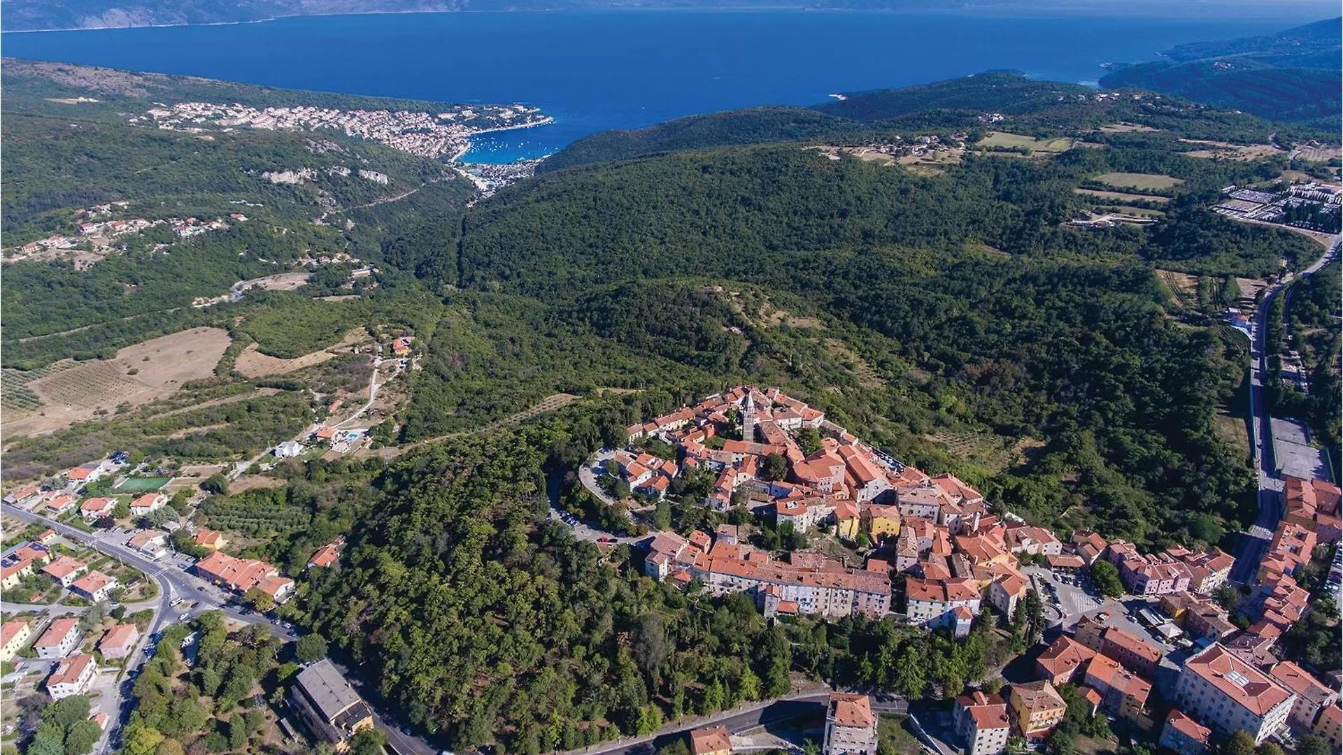 Amazing Home In Erzisce With Jacuzzi Nedeščina